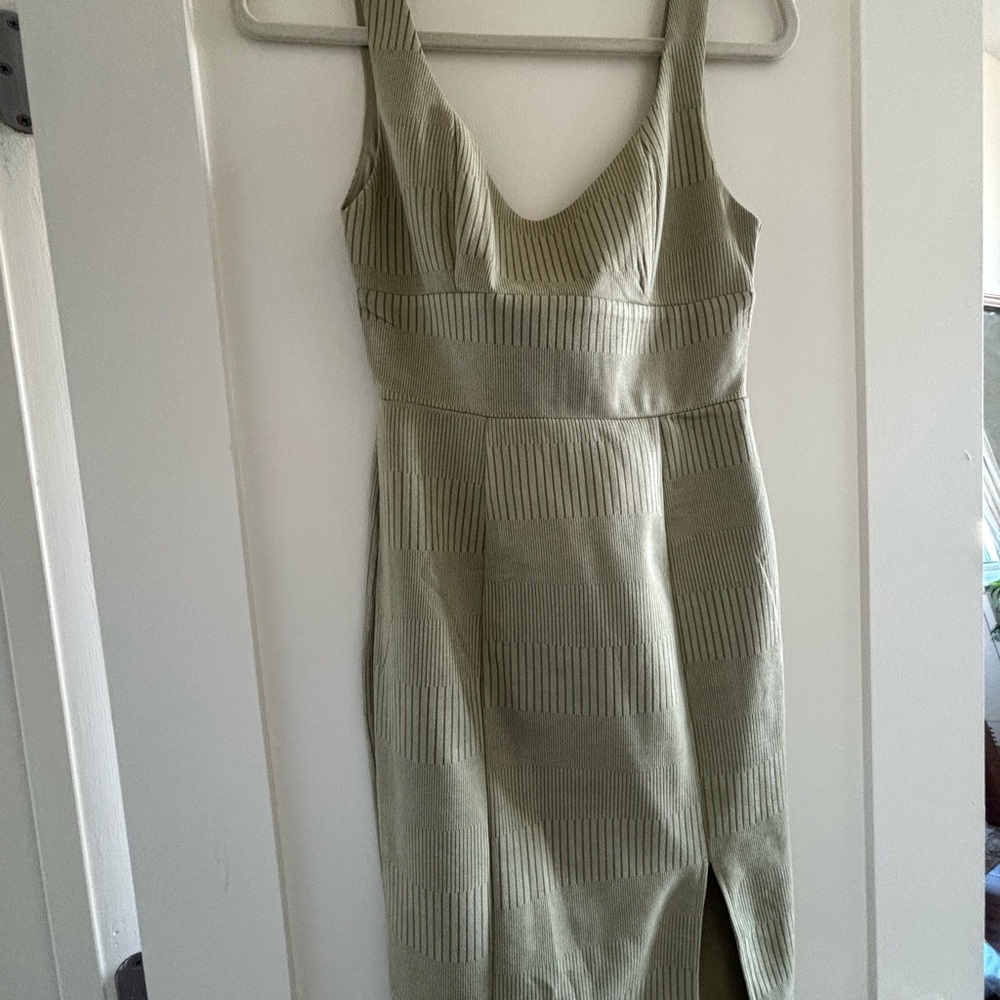 Green Ribbed Sheath Midi Dress with V-Neck